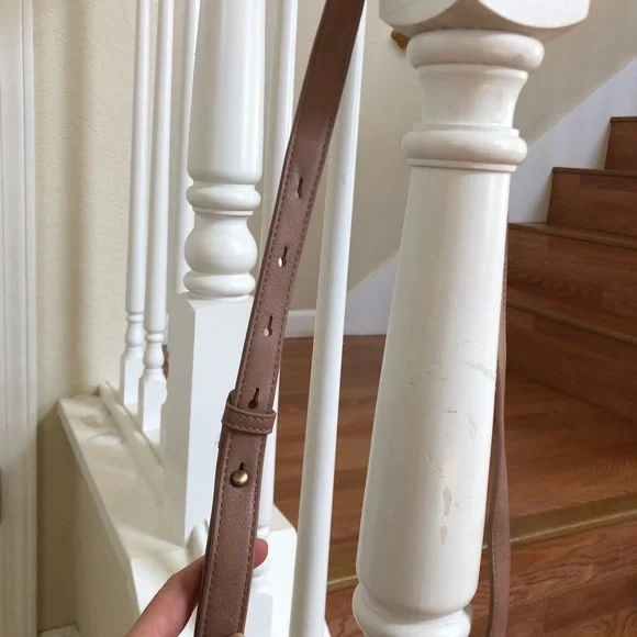 🚨AMERICAN EAGLE OUTFITTERS - Pink Crossbody - Picture 3 of 5